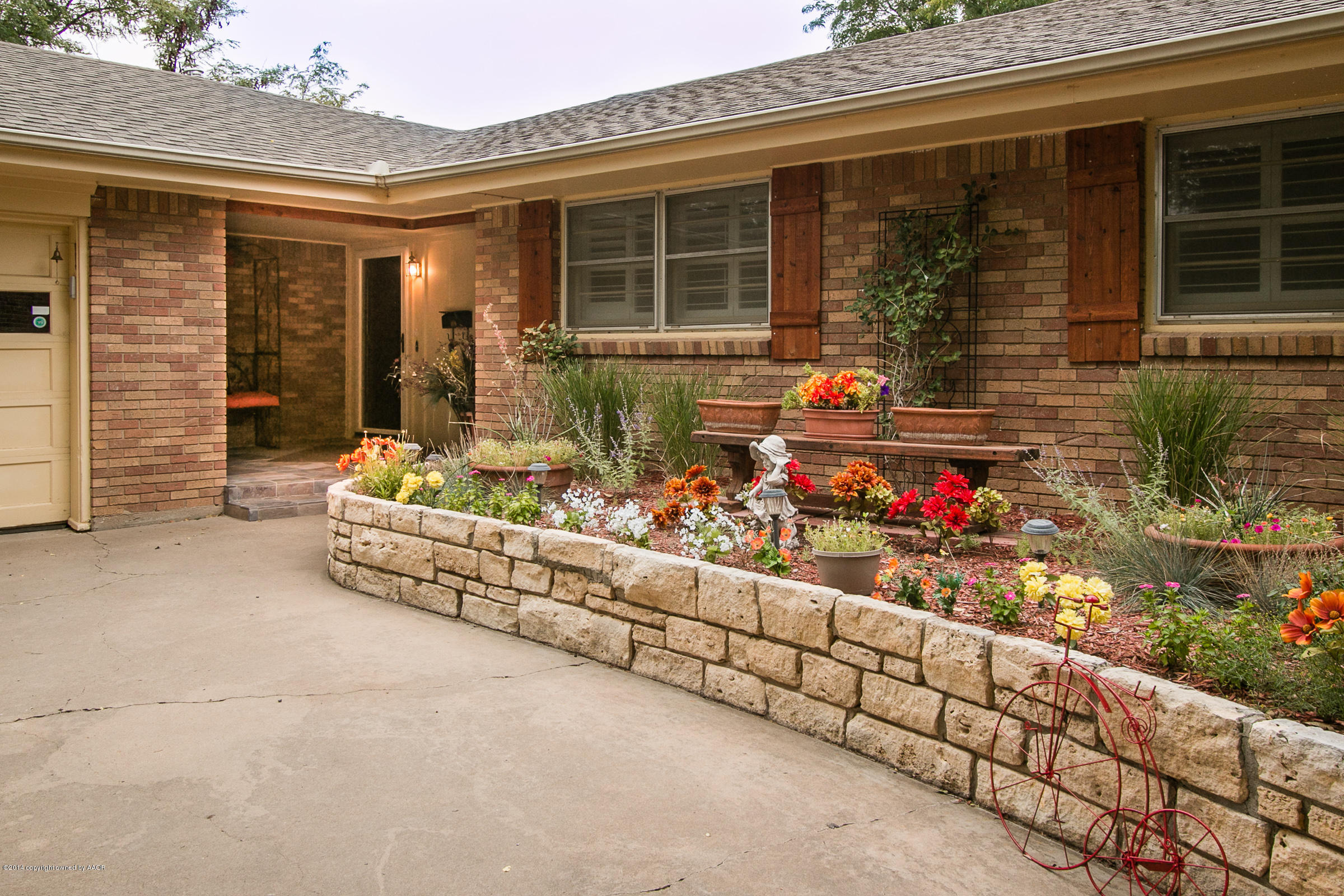 5306 Randolph Road Amarillo, TX 79106 - Photo 26 of 28 002_Front Landscaping