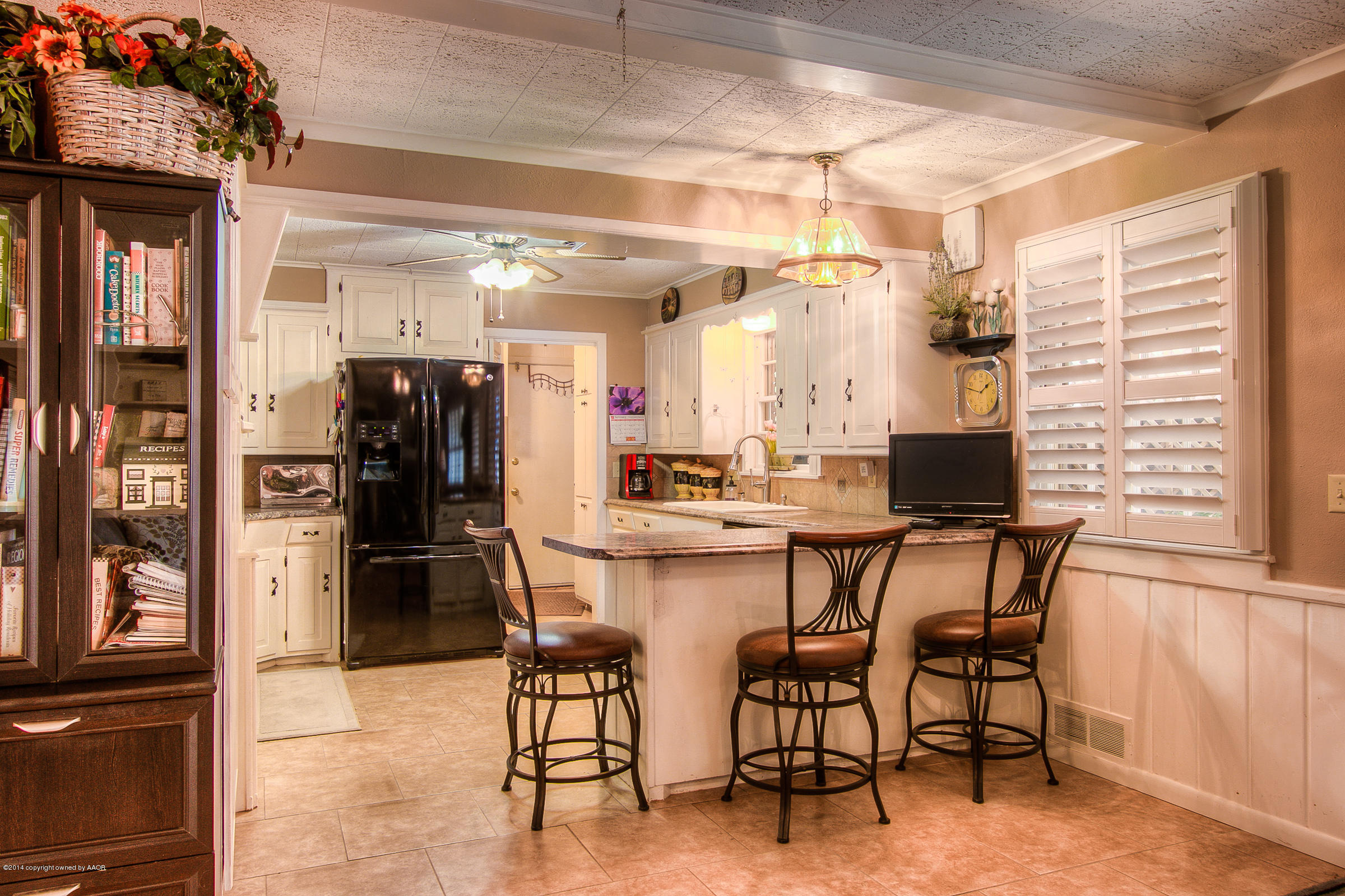 5306 Randolph Road Amarillo, TX 79106 - Photo 5 of 28 008_Breakfast Bar and KItchen
