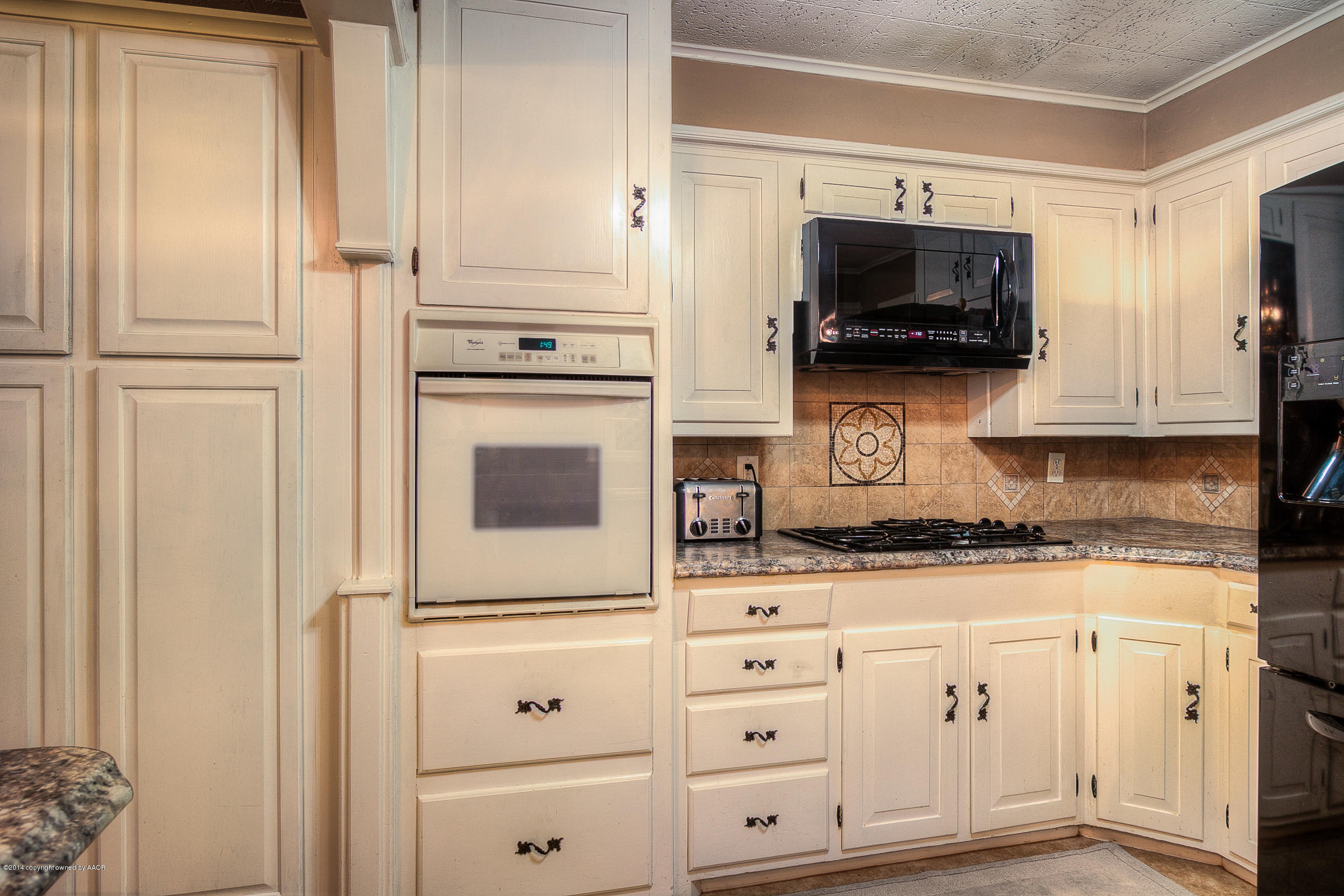 5306 Randolph Road Amarillo, TX 79106 - Photo 7 of 28 010_Kitchen 2