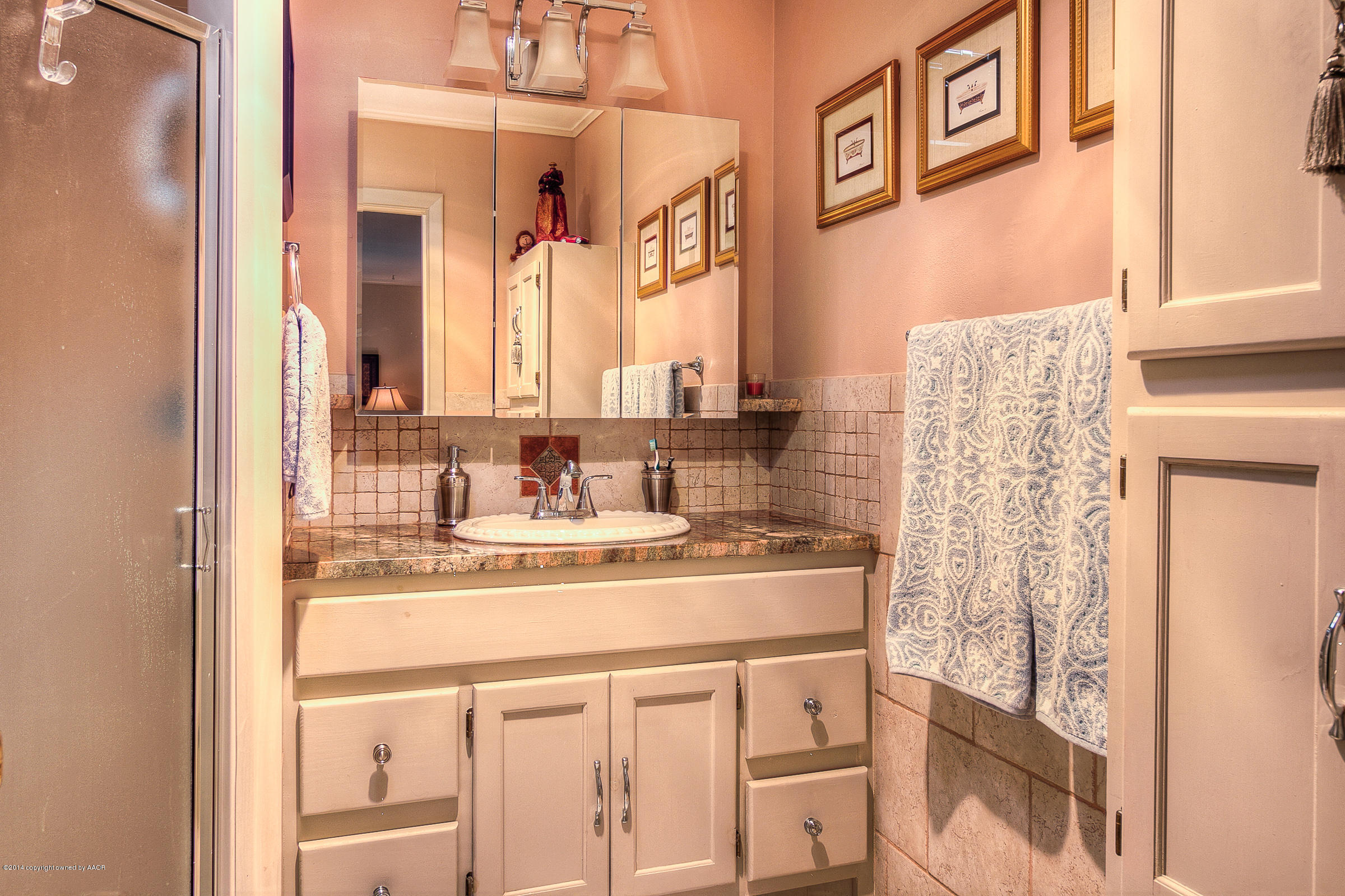 5306 Randolph Road Amarillo, TX 79106 - Photo 9 of 28 012_Master Bathroom