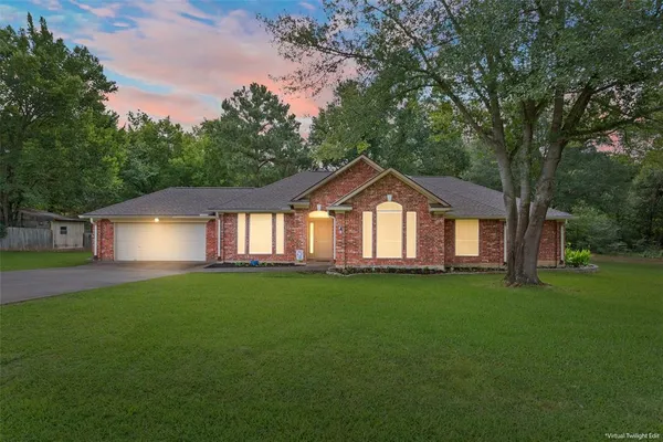 $349,900 | 810 Robindale Lane, Fairfield, TX 75840