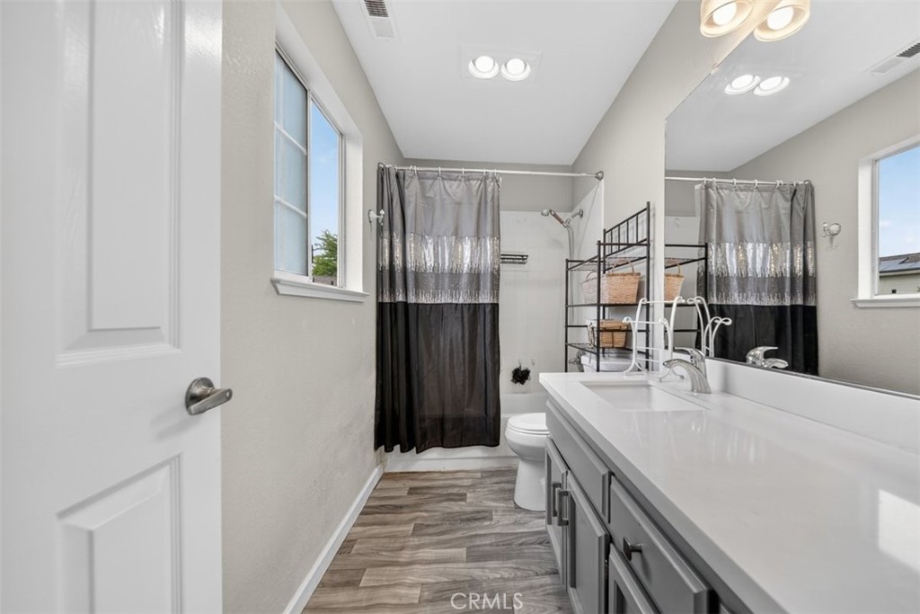 1395 3rd Street Gilroy, CA 95020 - Photo 33 of 39 Upstairs Bathroom