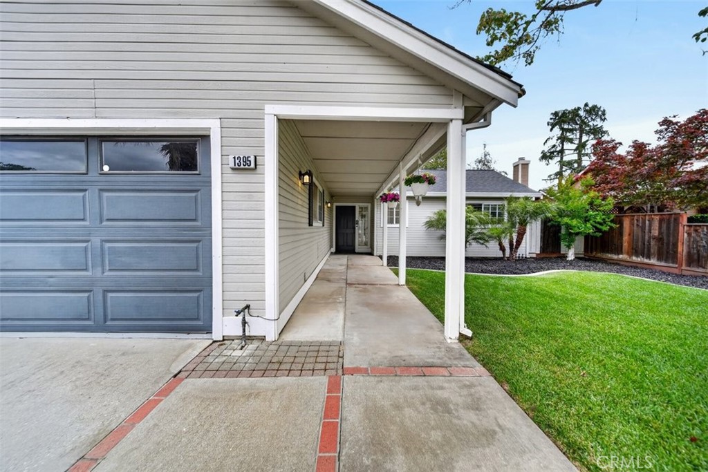 1395 3rd Street Gilroy, CA 95020 - Photo 6 of 39 Front Walkway