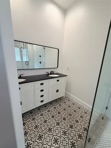 $2,650 | 202 North York Street, Houston, TX 77003