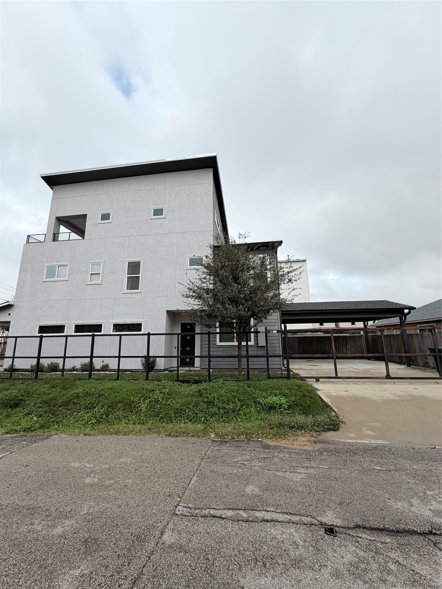 202 North York Street Houston, TX 77003 - Photo 3 of 17