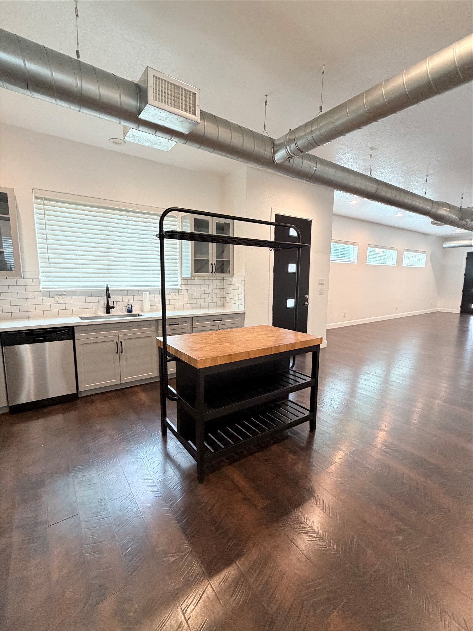 202 North York Street Houston, TX 77003 - Photo 8 of 17