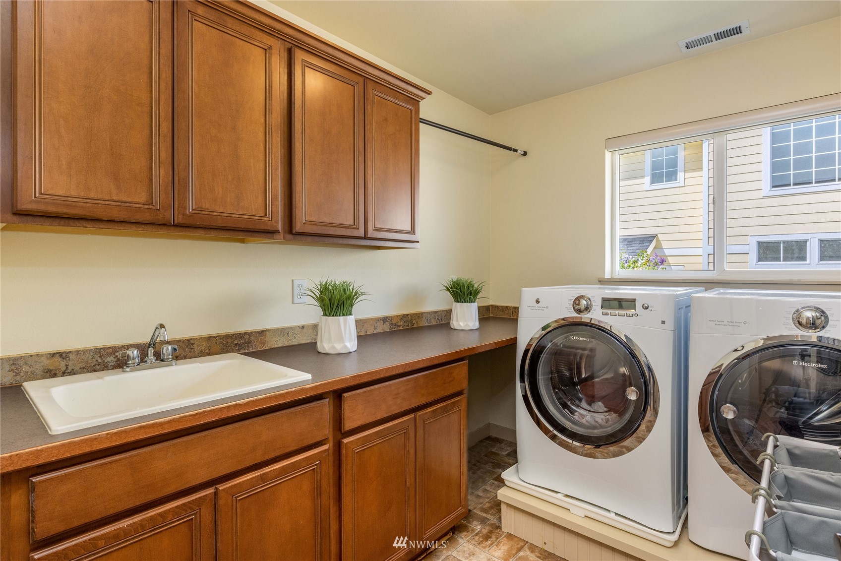 5210 North 49th Street Ruston, WA 98407 - Photo 32 of 40 Gallery Image 32