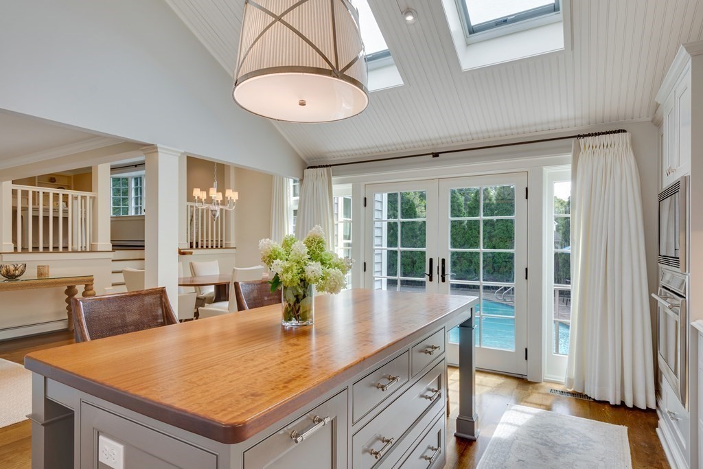 184 North Street Stoneham, MA 02180 - Photo 10 of 31