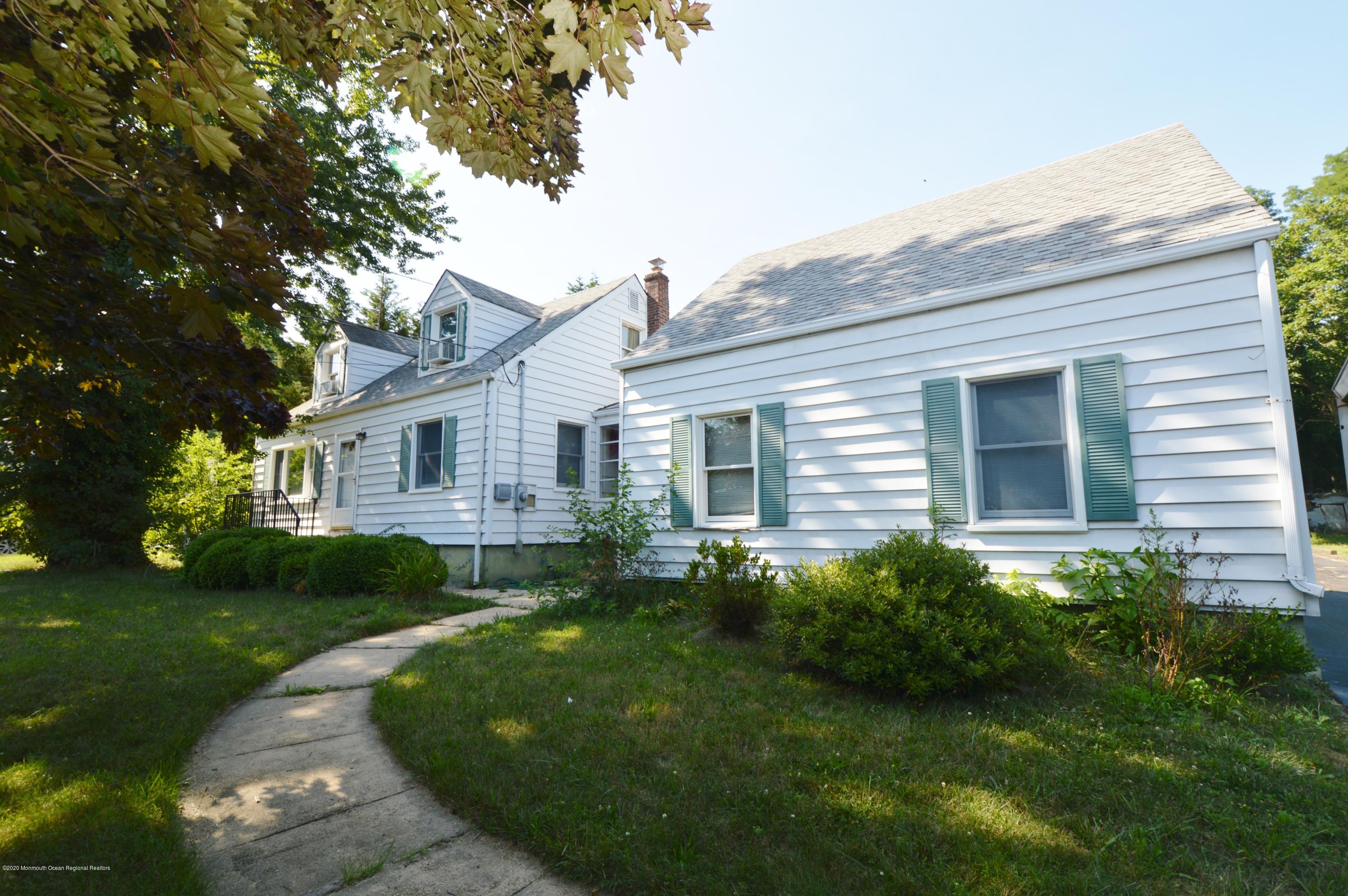 88 Oak Hill Road Red Bank, NJ 07701 - Photo 1 of 28 WELCOME HOME!