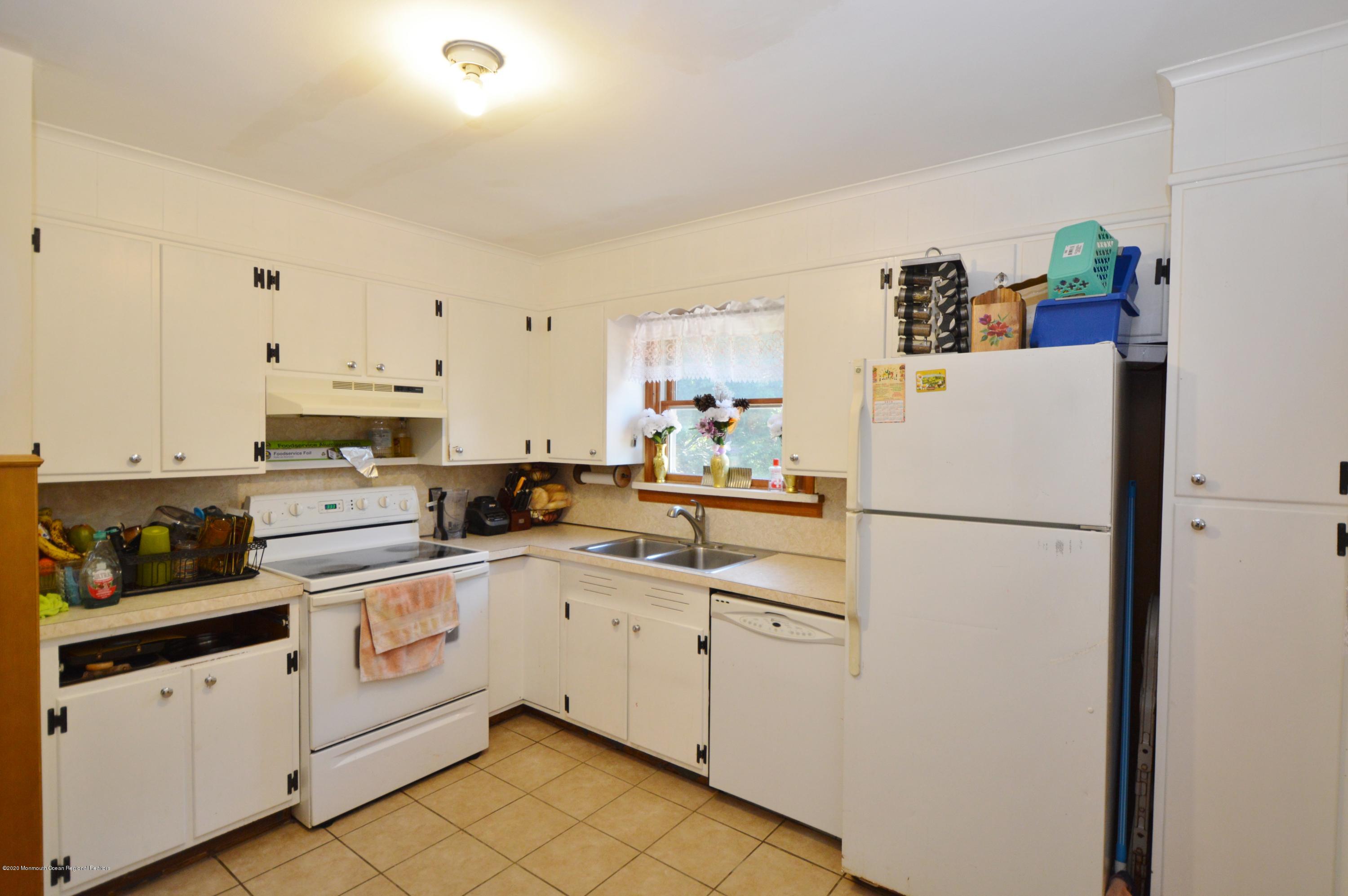 88 Oak Hill Road Red Bank, NJ 07701 - Photo 12 of 28 KITCHEN
