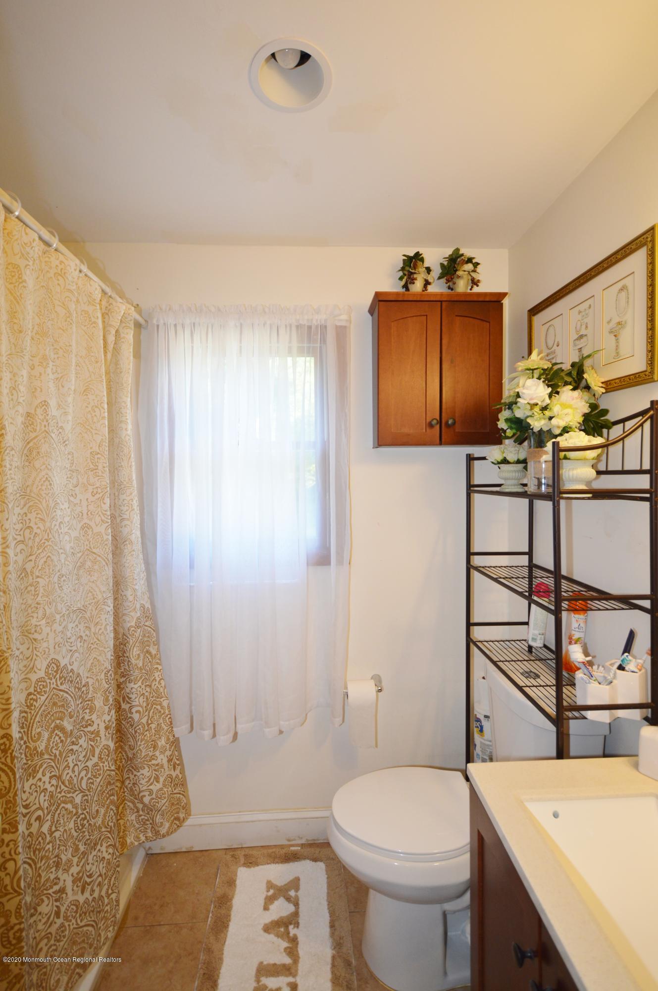 88 Oak Hill Road Red Bank, NJ 07701 - Photo 16 of 28 RENOVATED BATH WITH TUB
