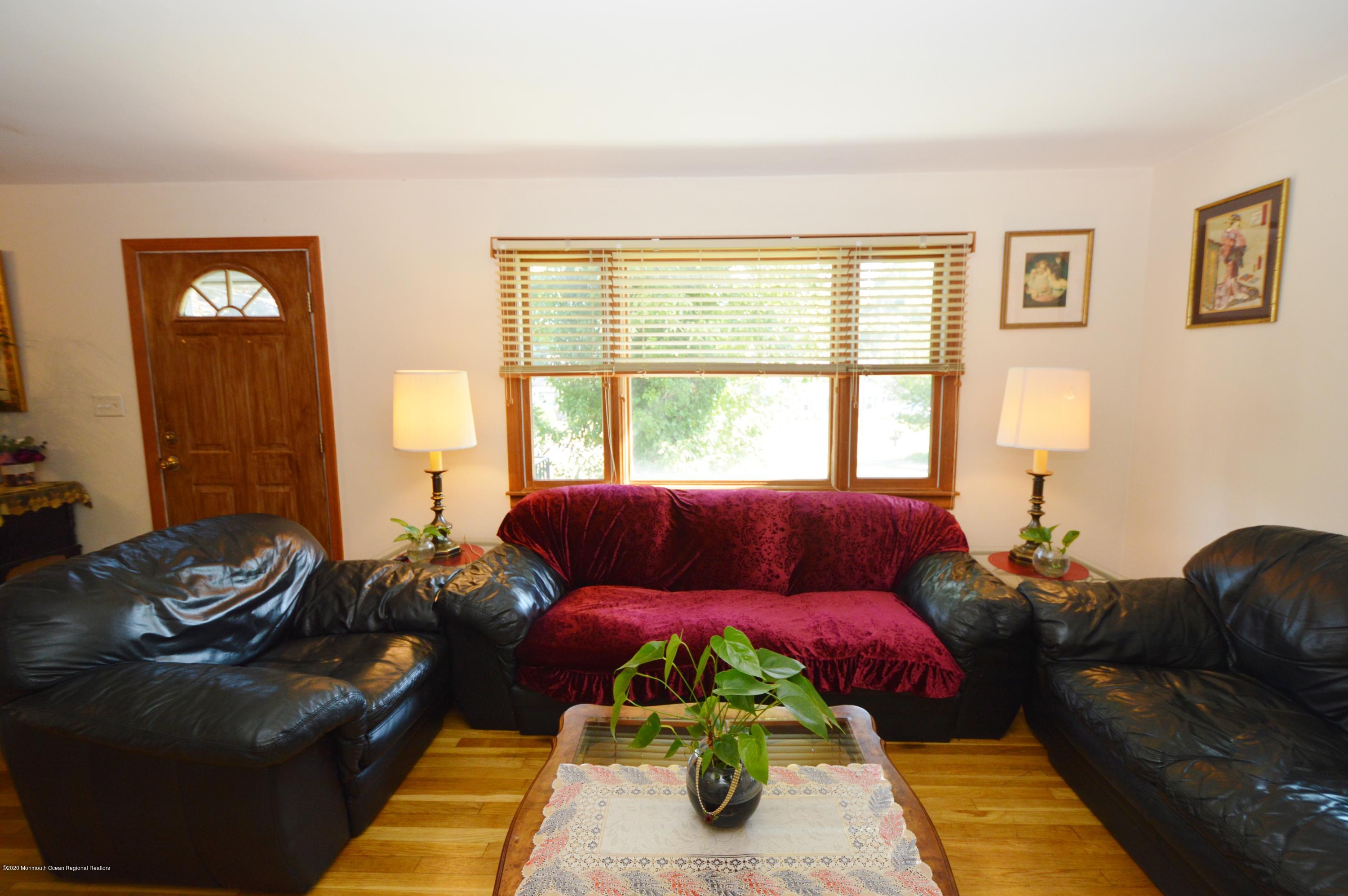 88 Oak Hill Road Red Bank, NJ 07701 - Photo 4 of 28 LARGE PICTURE WINDOW