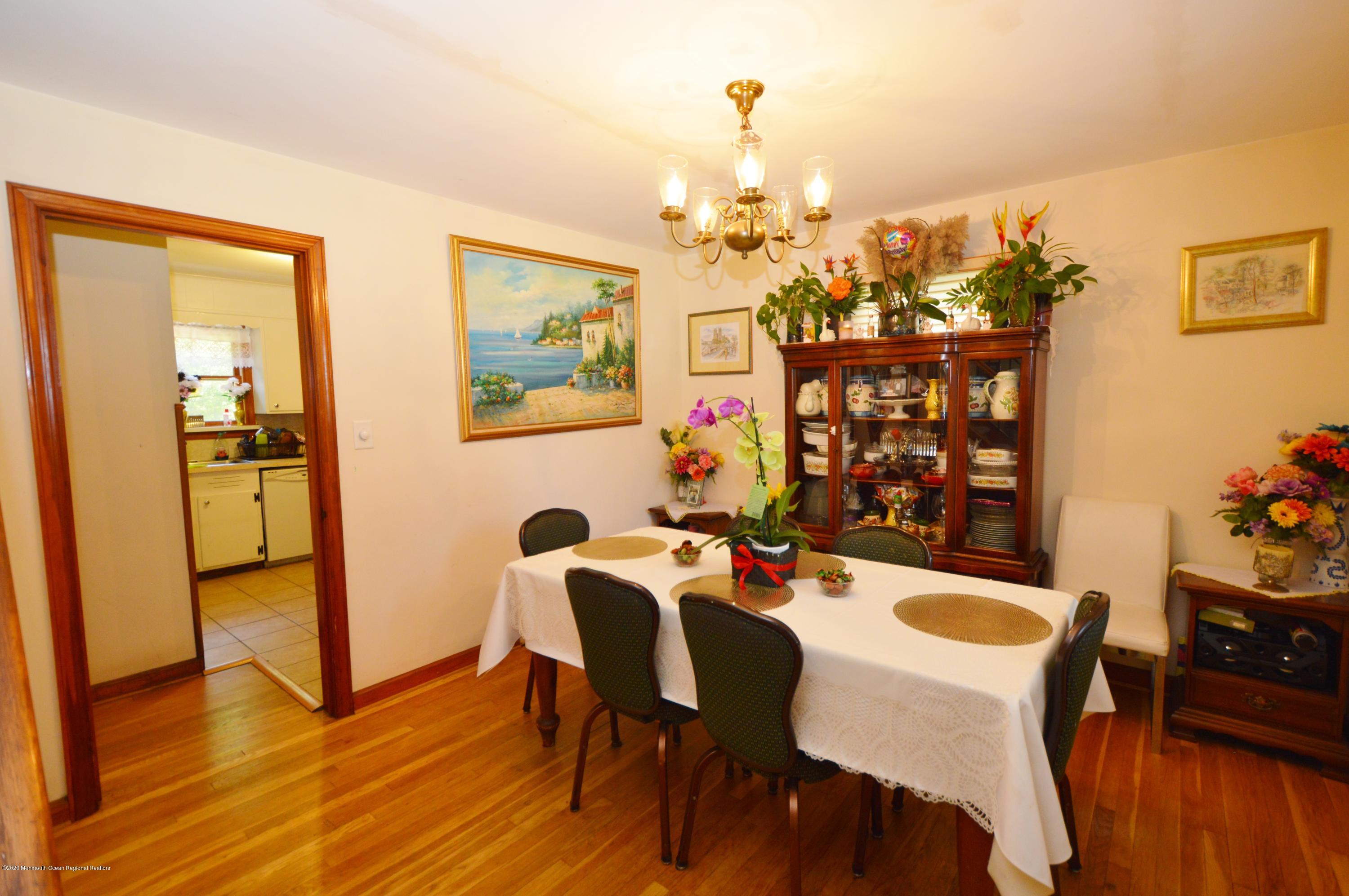 88 Oak Hill Road Red Bank, NJ 07701 - Photo 10 of 28 HARDWOOD FLOORS IN DINING ROOM