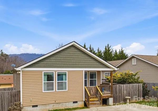 $384,900 | 9 Half Moon Drive, Swannanoa, NC 28778