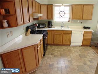 172 Oechsle Road Woodstown, NJ 08098 - Photo 2 of 9 Kitchen