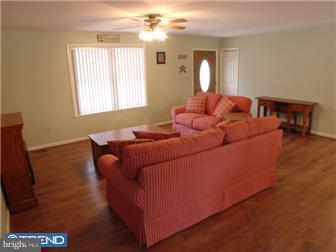 172 Oechsle Road Woodstown, NJ 08098 - Photo 4 of 9 Living Room