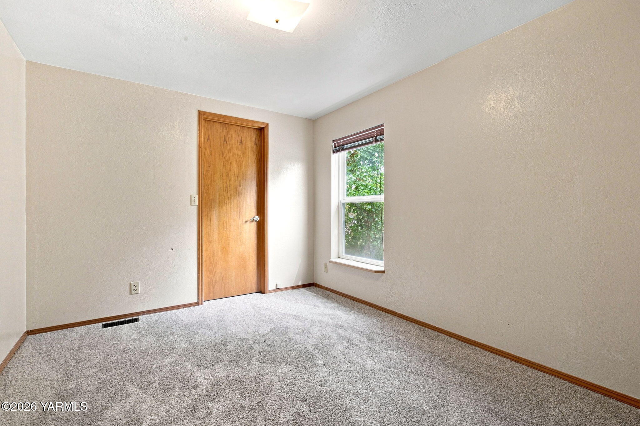 86 McGonagle Road Selah, WA 98942 - Photo 21 of 34 Bedroom 3