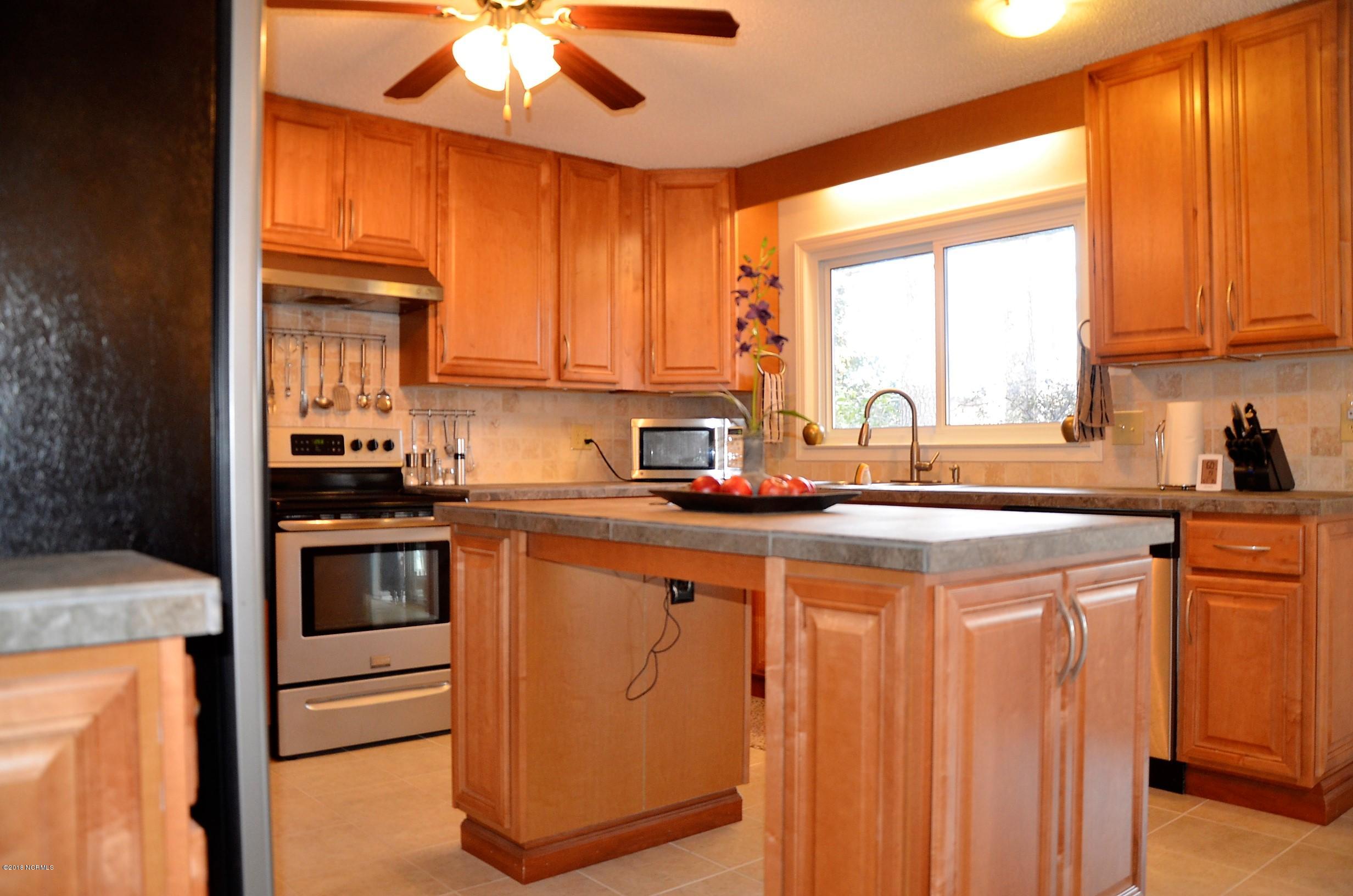 3103 Country Club Road New Bern, NC 28562 - Photo 12 of 59 10