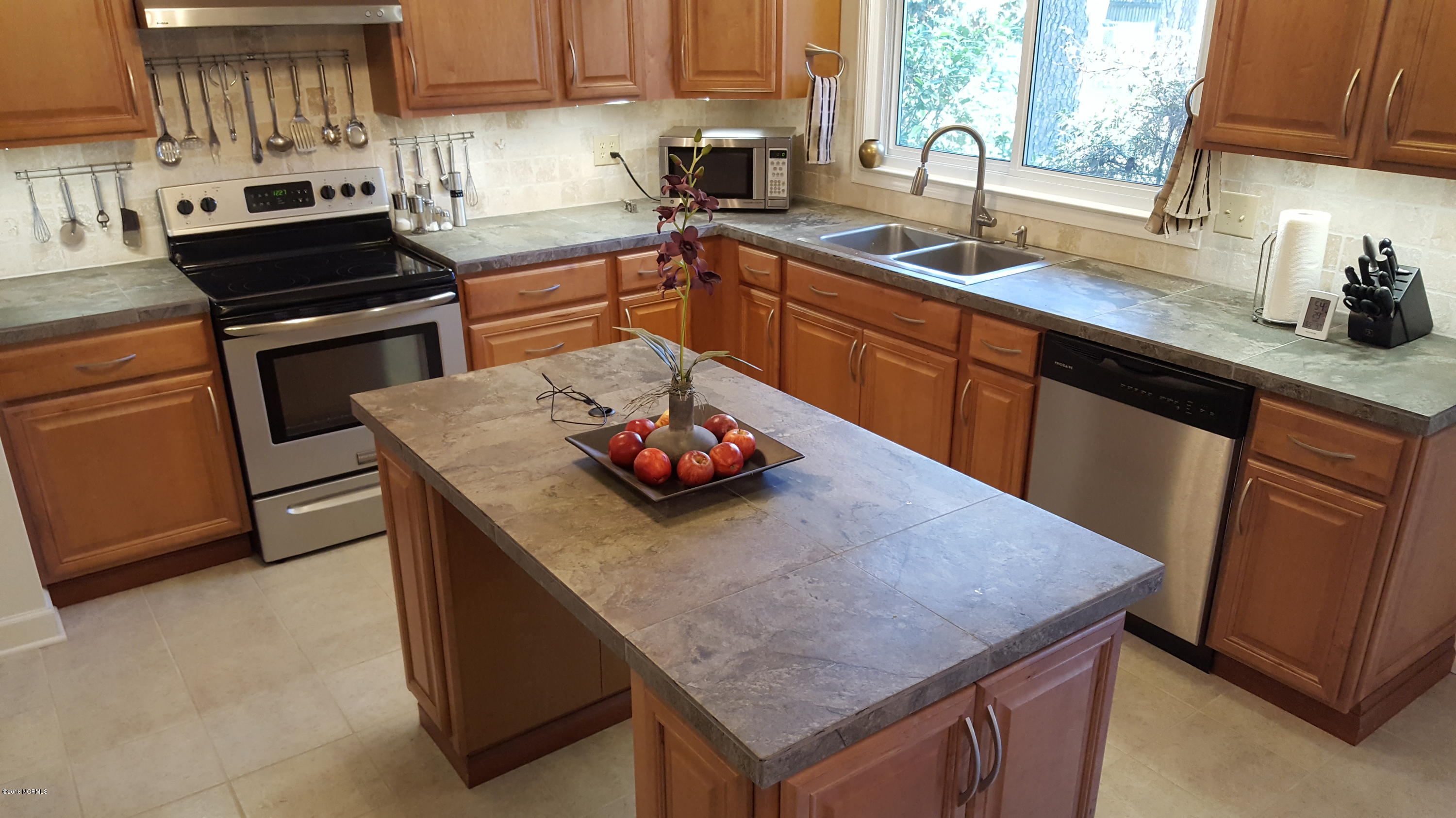 3103 Country Club Road New Bern, NC 28562 - Photo 8 of 59 6a