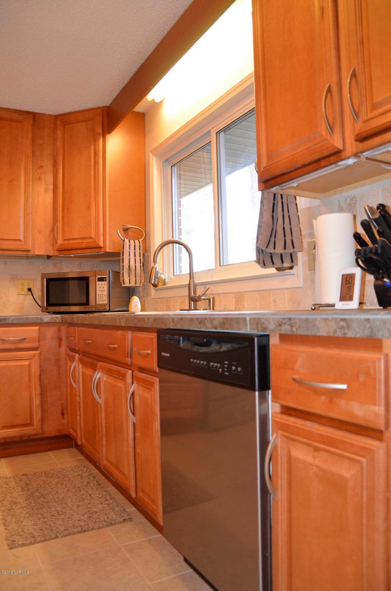 3103 Country Club Road New Bern, NC 28562 - Photo 10 of 59 8