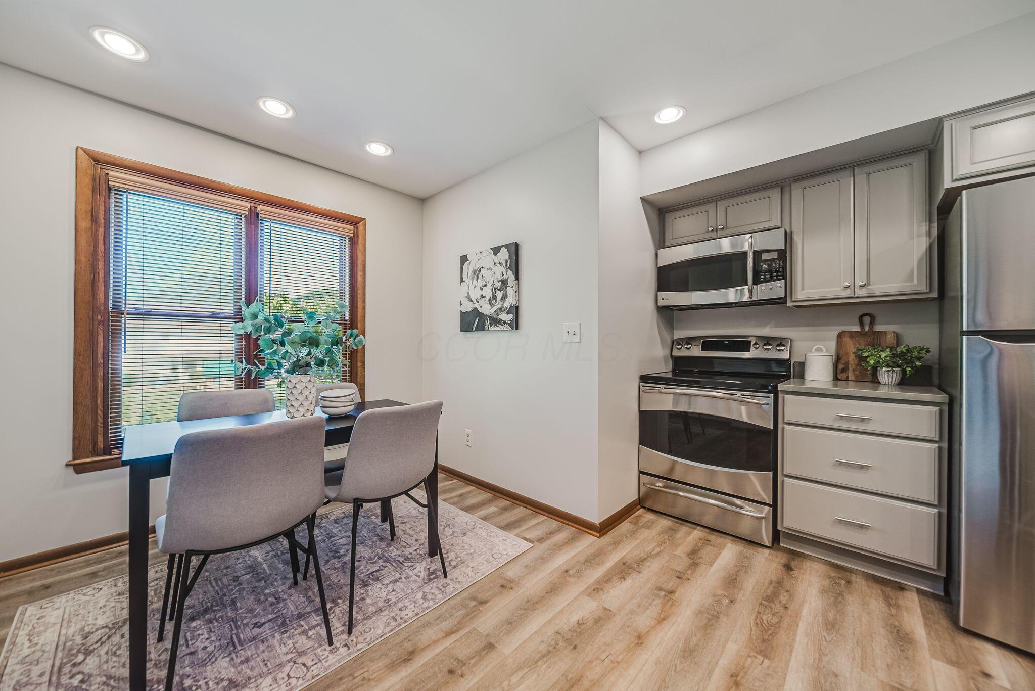5256 Longrifle Road Westerville, OH 43081 - Photo 20 of 65 Dining Room/Kitchen