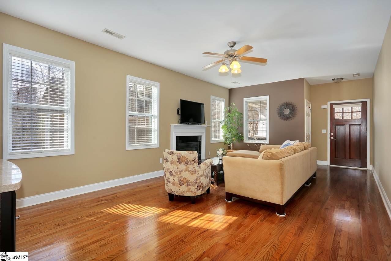 104 Ragon Lane Greenville, SC 29609 - Photo 4 of 33 Gallery Image 4