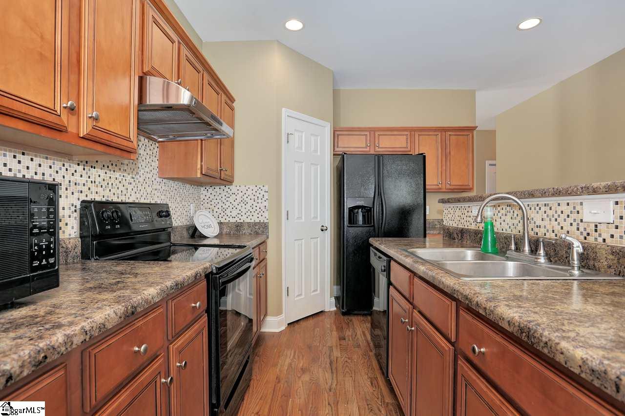 104 Ragon Lane Greenville, SC 29609 - Photo 9 of 33 Gallery Image 9