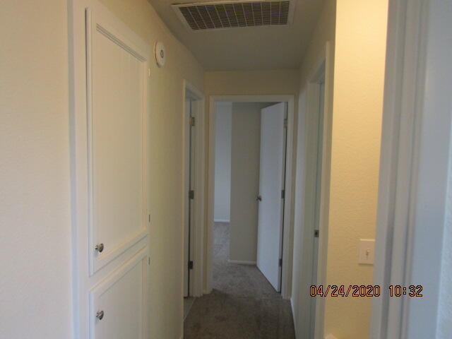 1206 Morrow Road Medford, OR 97504 - Photo 16 of 23 Hallway pic 2
