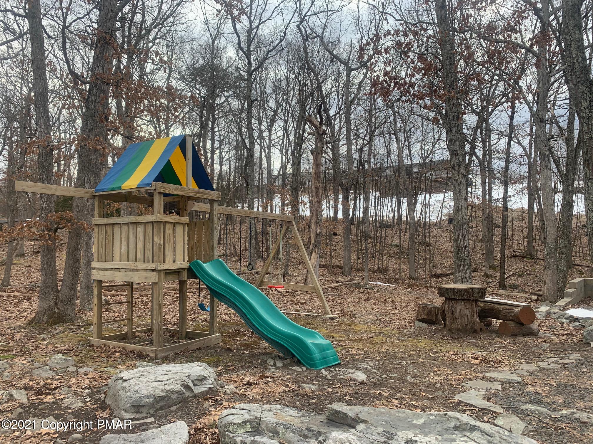 1090 Hampstead Road Bushkill, PA 18324 - Photo 22 of 24 a backyard of a house with table and chairs