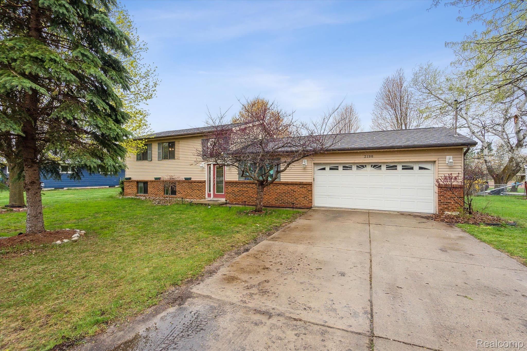 2196 South Vassar Road Burton, MI 48519 - Photo 4 of 39 Gallery Image 4