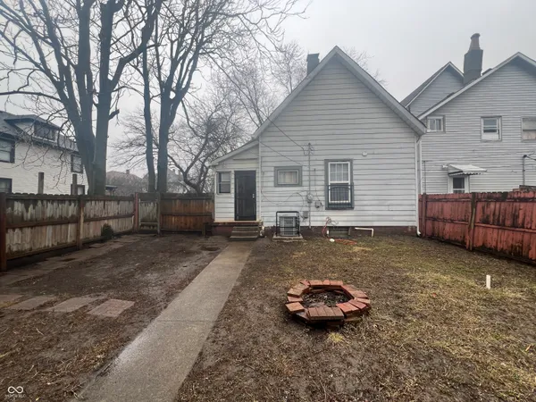 $1,195 | 2509 East 10th Street, Indianapolis, IN 46201
