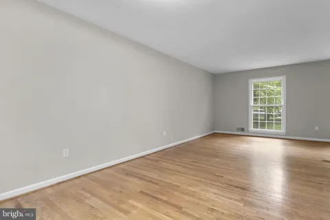 $900,000 | 1585 Kimblewick Road, Potomac, MD 20854