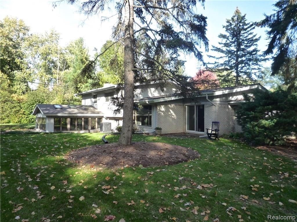 32495 Wing Lake Road Franklin, MI 48025 - Photo 23 of 30 44 Back of Home3.jpg