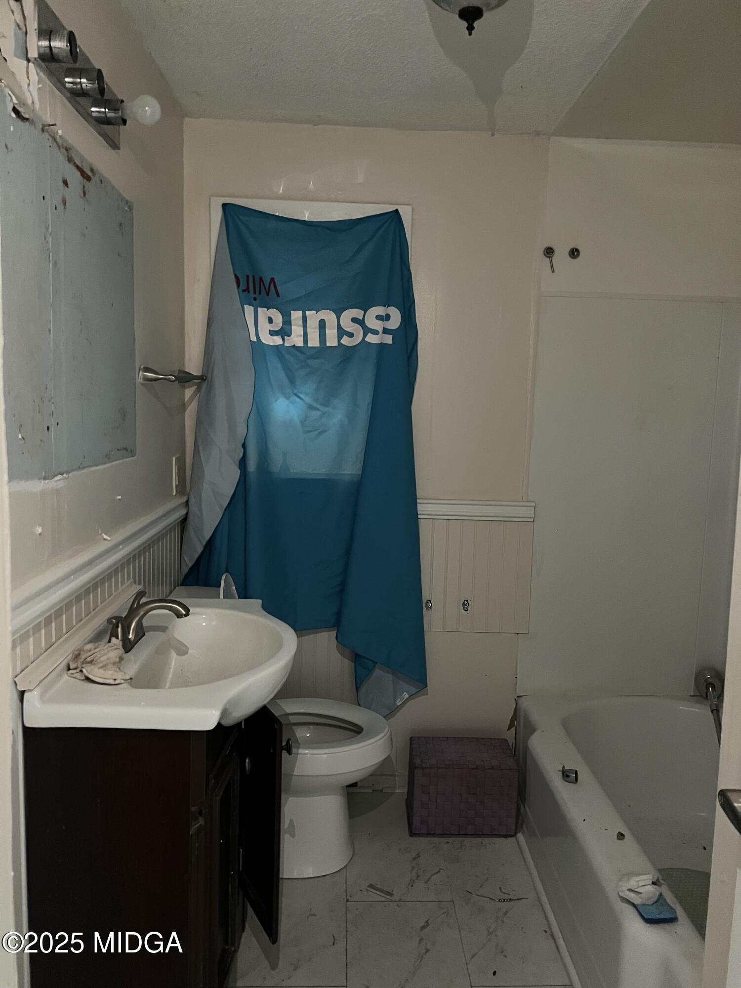 101 Jacobs Lane Warner Robins, GA 31093 - Photo 12 of 18 a bathroom with a sink toilet and tub