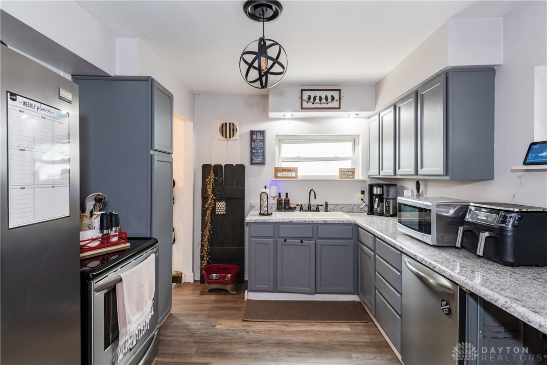 488 Spinning Road Dayton, OH 45431 - Photo 5 of 27 Gallery Image 5