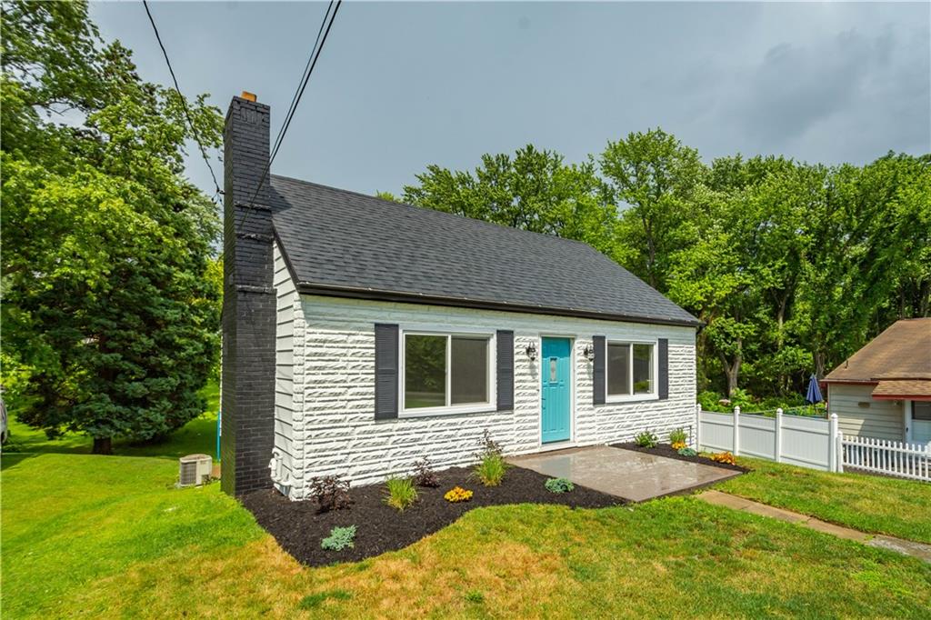 438 Moon Clinton Road Coraopolis, PA 15108 - Photo 3 of 25