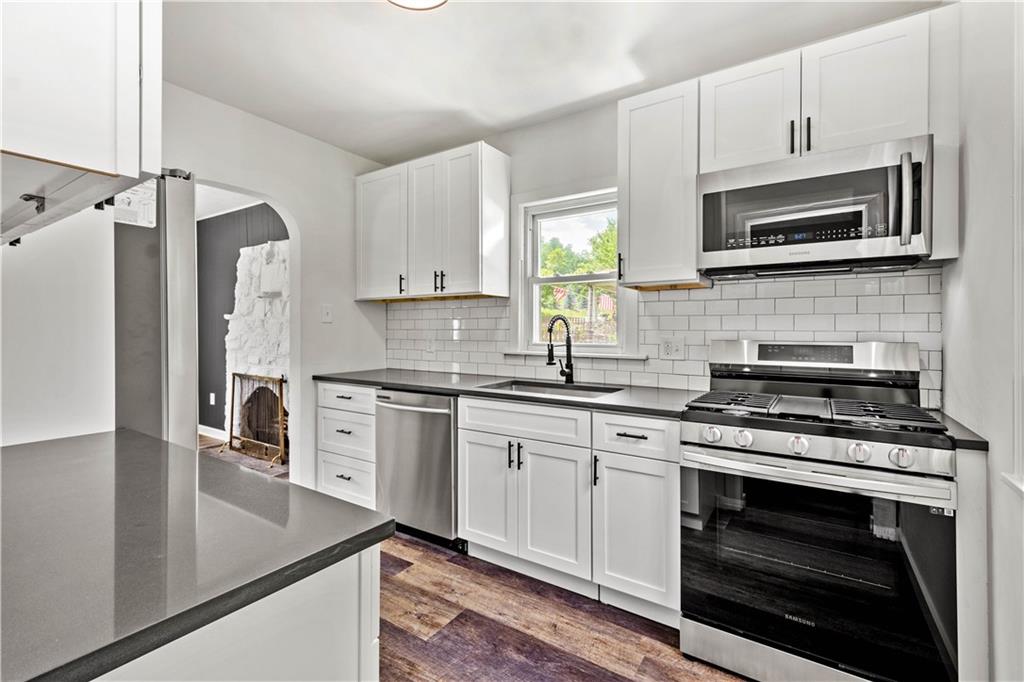 438 Moon Clinton Road Coraopolis, PA 15108 - Photo 5 of 25
