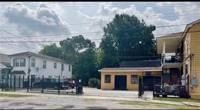 $1,200 | 8841 South Claiborne Avenue, Unit C, New Orleans, LA 70118