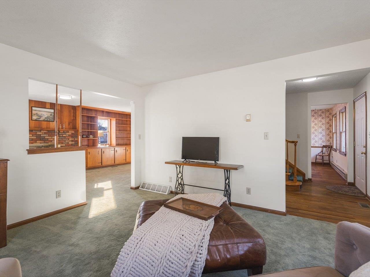 7101 Lawrenceville Road Garden Prairie, IL 61038 - Photo 8 of 53 a living room with furniture and a window