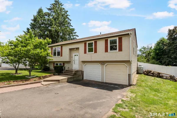 $399,000 | 11 Costanzo Court, Hamden, CT 06518
