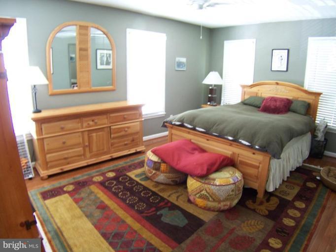 11878 Dunlop Court Reston, VA 20191 - Photo 3 of 9 Master Bedroom