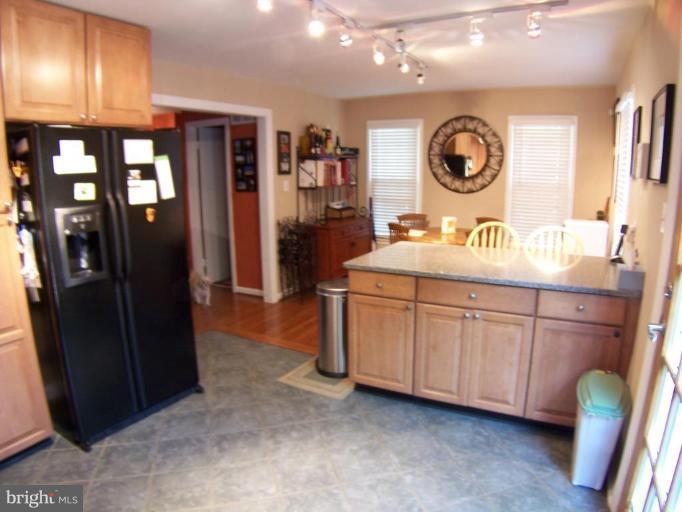 11878 Dunlop Court Reston, VA 20191 - Photo 5 of 9 Kitchen