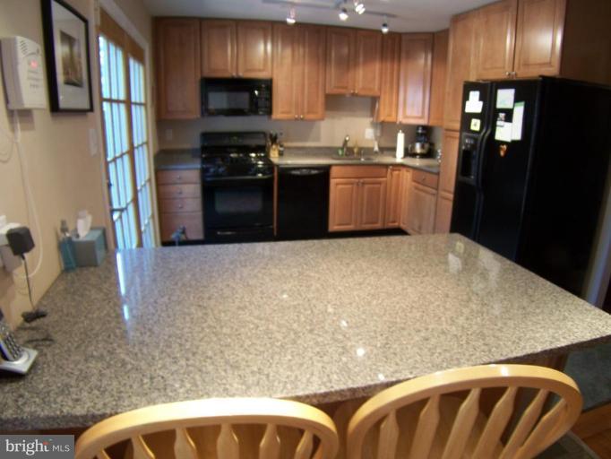 11878 Dunlop Court Reston, VA 20191 - Photo 6 of 9 Kitchen #2