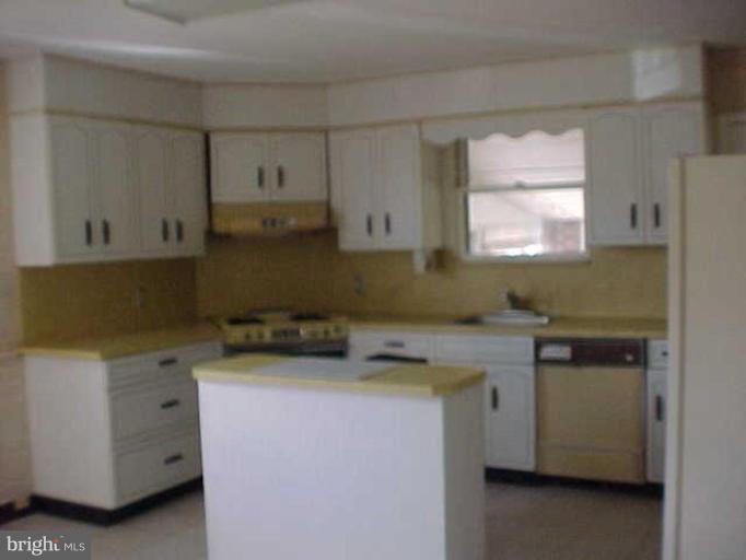 1212 Ridgeshire Road Dundalk, MD 21222 - Photo 4 of 5 Kitchen