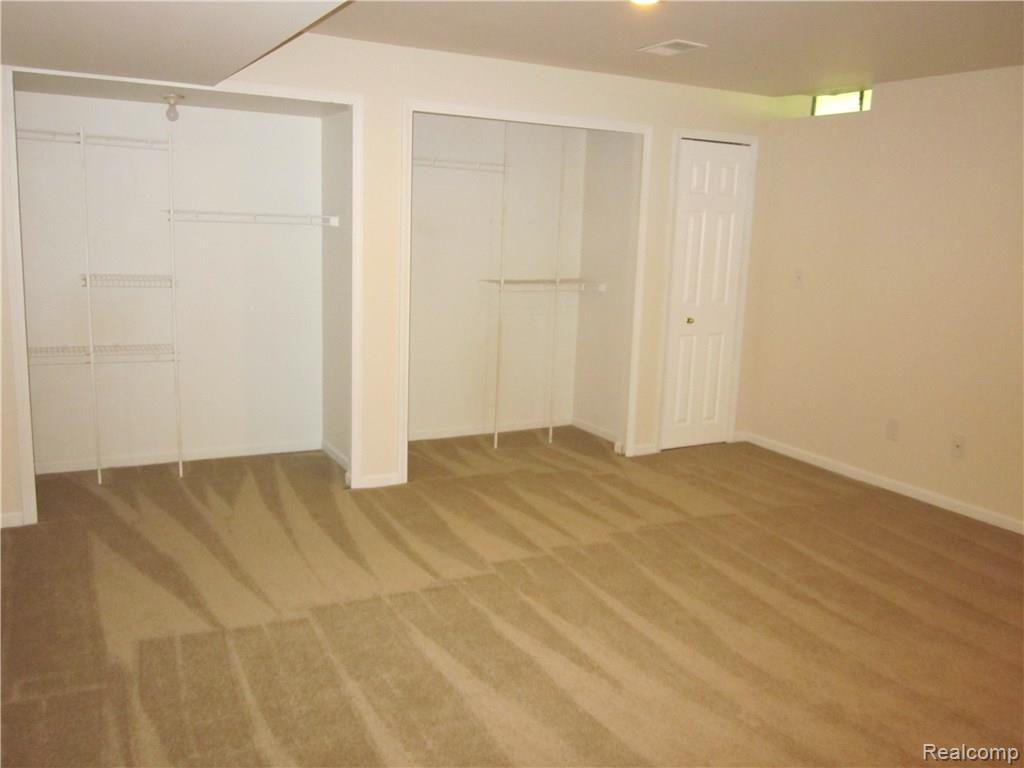 21600 River Ridge Farmington, MI 48335 - Photo 17 of 29