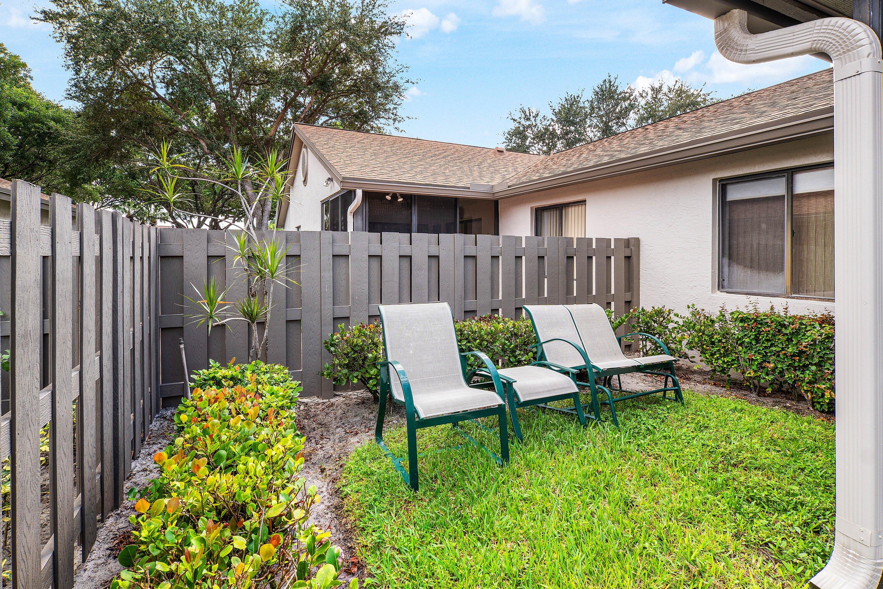 8054 Summerview Terrace Boca Raton, FL 33496 - Photo 28 of 42 GARDEN