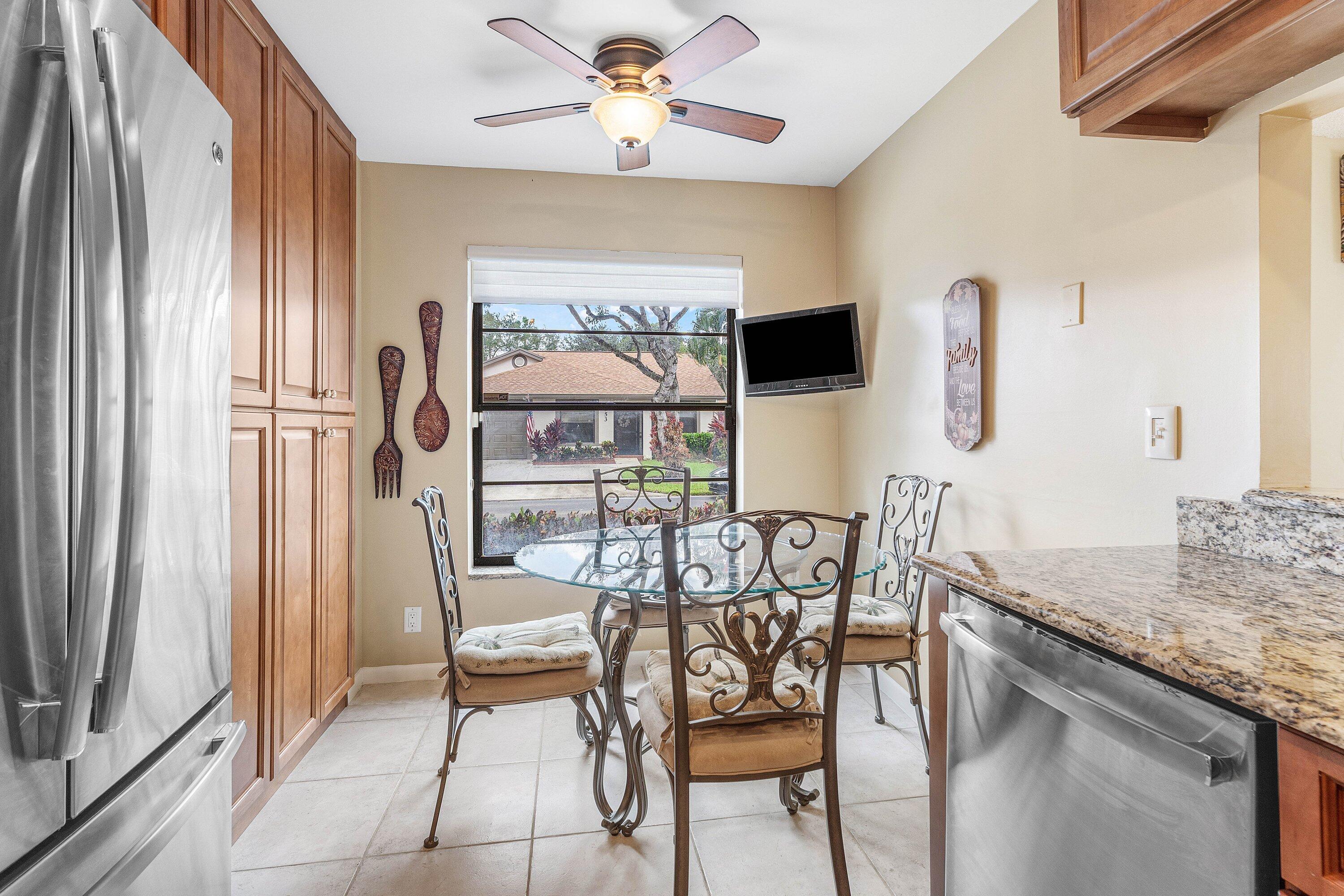 8054 Summerview Terrace Boca Raton, FL 33496 - Photo 8 of 42 EAT-IN KITCHEN