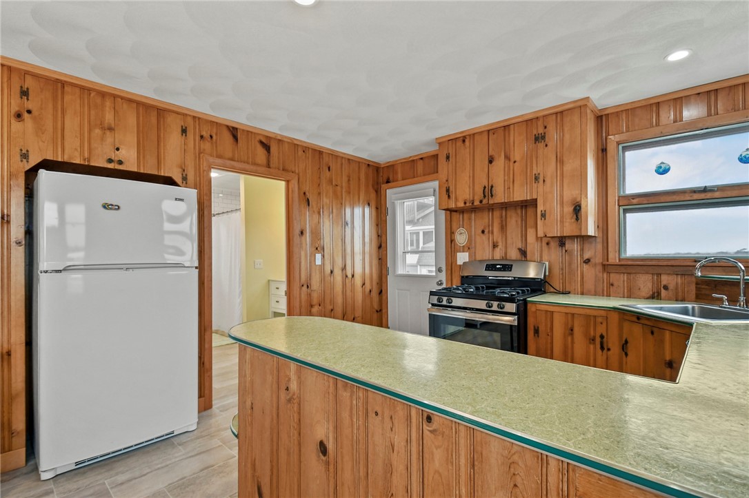 16 Arbeth Road Narragansett, RI 02879 - Photo 2 of 37