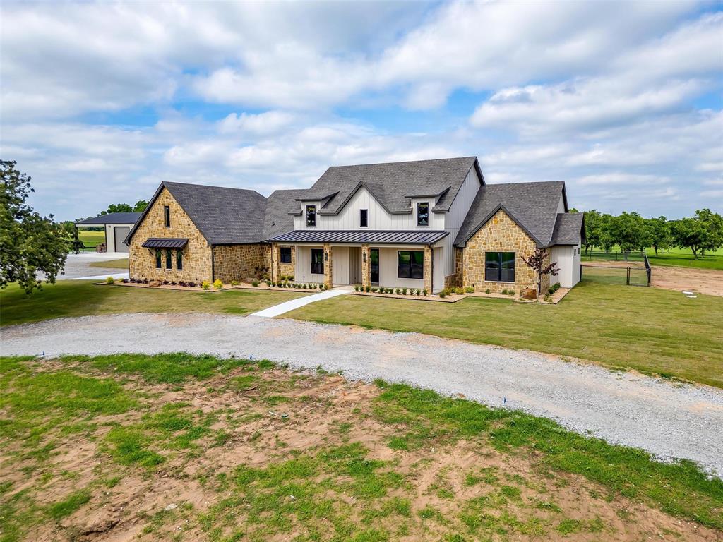 a view of multiple houses with a big yard