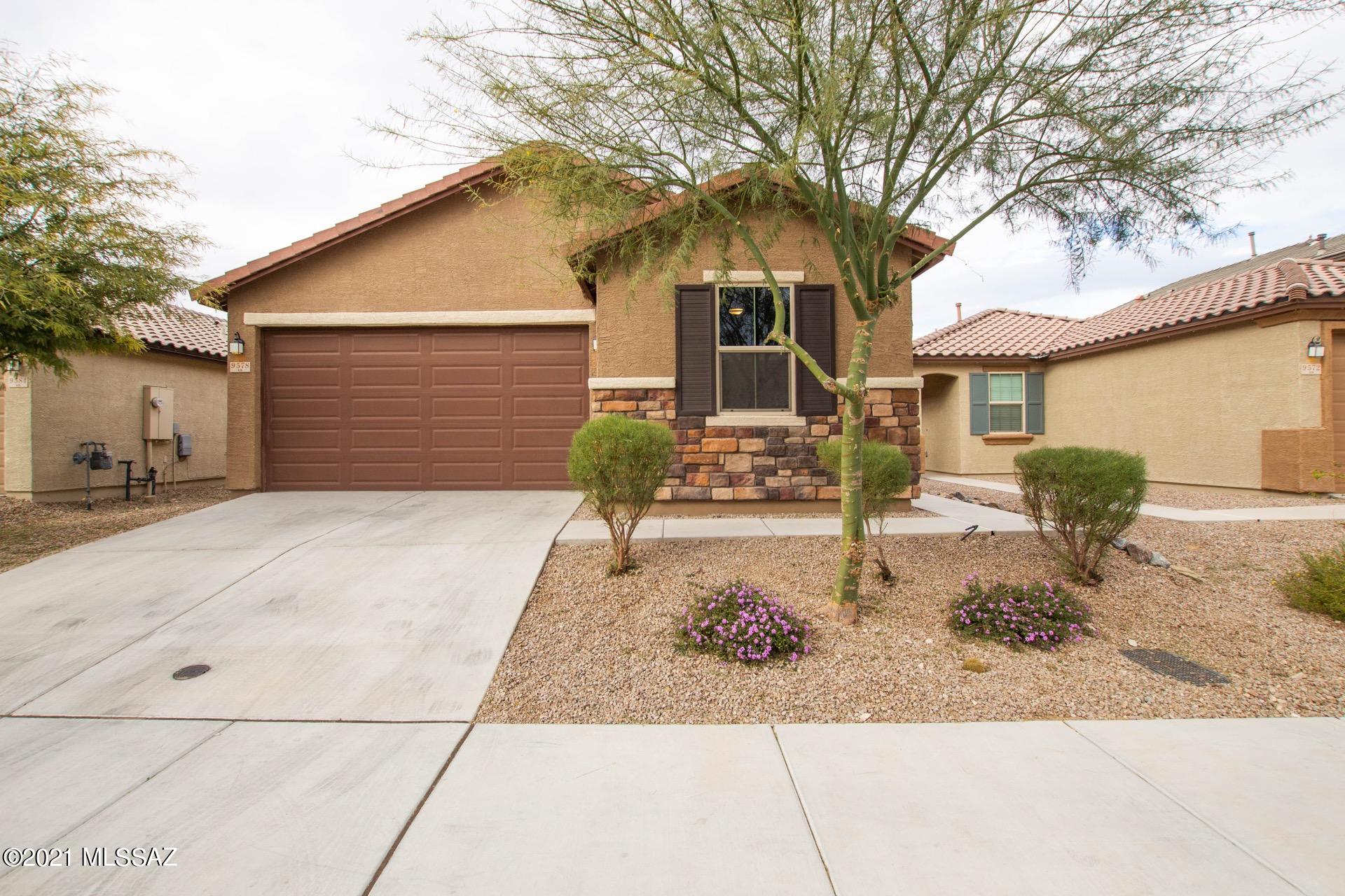 9578 South Trapper Ridge Drive Tucson, AZ 85747 - Photo 1 of 27